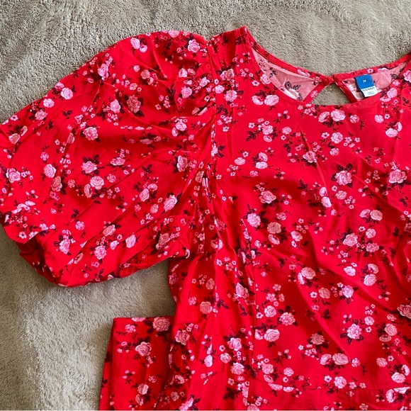 Red Maxi dress. Old navy Summer dress. Size M. Floral. Puff sleeves. - Picture 8 of 16